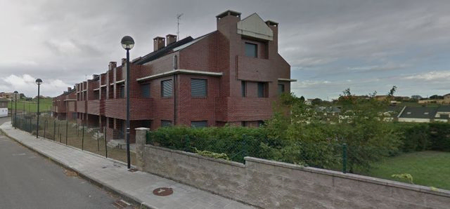 Obra parada de 48 Apartamentos+3 LOcales+18 Trasteros+63 Garajes en Miengo