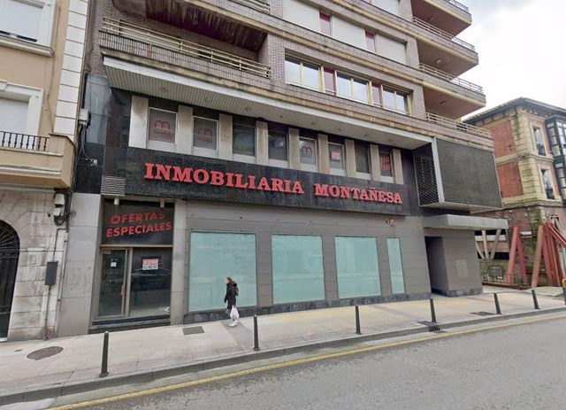 Venta de 2 locales en c/ PaZ 1. Torrelavega.