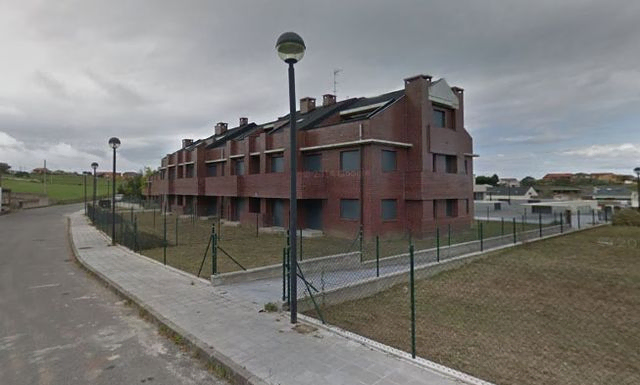 Obra parada de 48 Apartamentos+3 LOcales+18 Trasteros+63 Garajes en Miengo